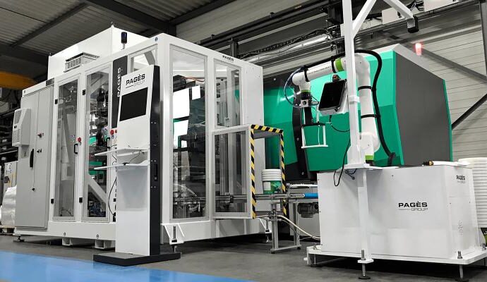 Arbug hybrid Allrounded 720 H and injection molding cell